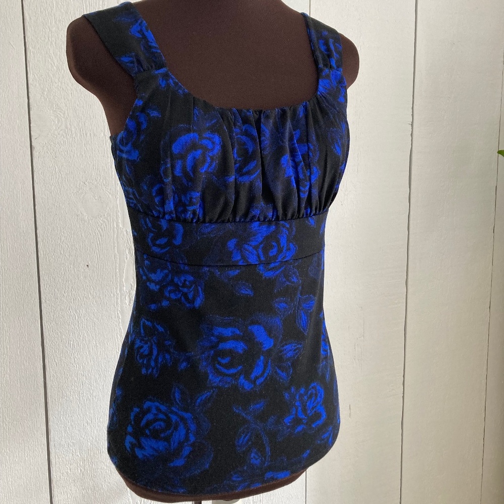 Ann Taylor Black & Blue Floral Shell Size XS